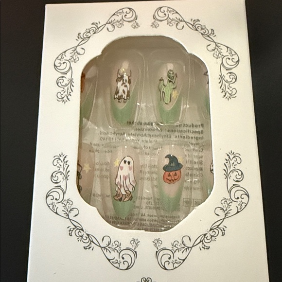 Beautiful Halloween Nail Set and Wet n Wild Eyelashes. NWT. 3 pieces! - Picture 3 of 4